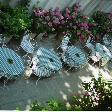 Le Prieure Hotel 2*